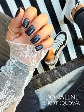 Dondalene Lessons in Fearlessness Short Squoval Press-On Nails - Shiny Black